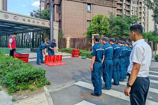 对手包括曼市双雄，亨利：最后5个客场比赛将决定阿森纳能否夺冠